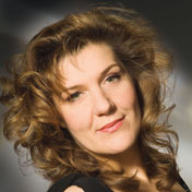 Die Sopranistin Alexandra-Maria Voigt wurde in Hannover geboren.
